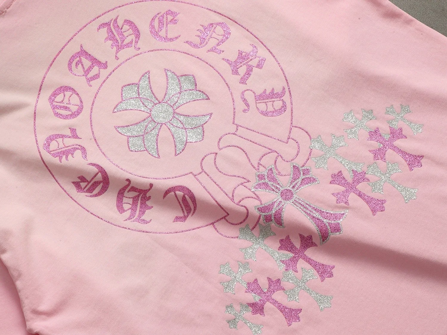 🅿️220 Chrome hearts ch Chrome hearts cross pink hot diamond short-sleeved t-shirt. Advanced tie-dye technology. Large version. Loose and stylish. Low version, slim and long version with upper body and raised hips. 100% commitment: top quality, not fast food. The highest version on the market. Top quality, 320 grams. 26 custom-dyed double yarn cotton, same style for men and women, complete with three standards. Color: Six colors available, available to the public. Size: XS-L. Size chart: